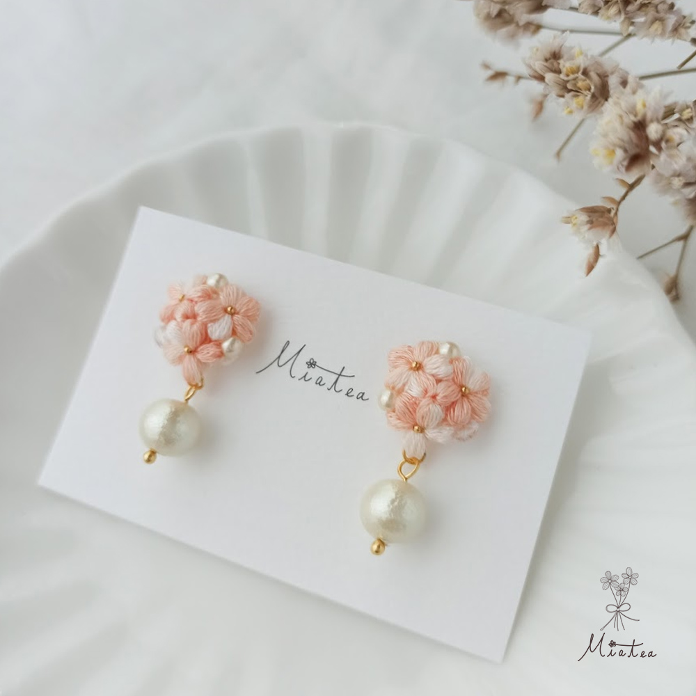 三つ花のブーケ「桃色」＊刺繍糸のお花ピアス／イヤリングの画像6
