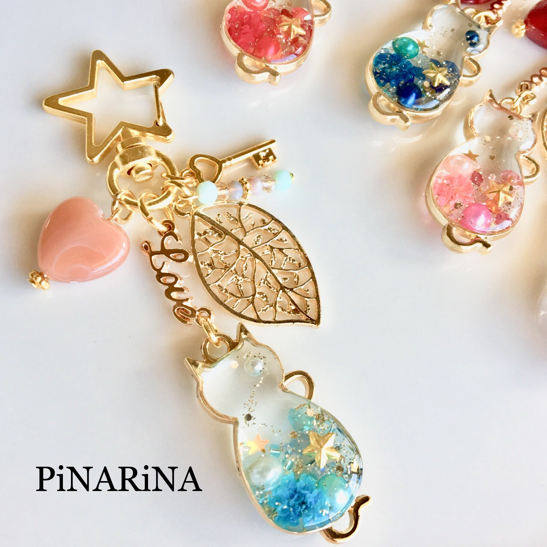 ブルー＊オシャレねこのキーホルダーの画像2