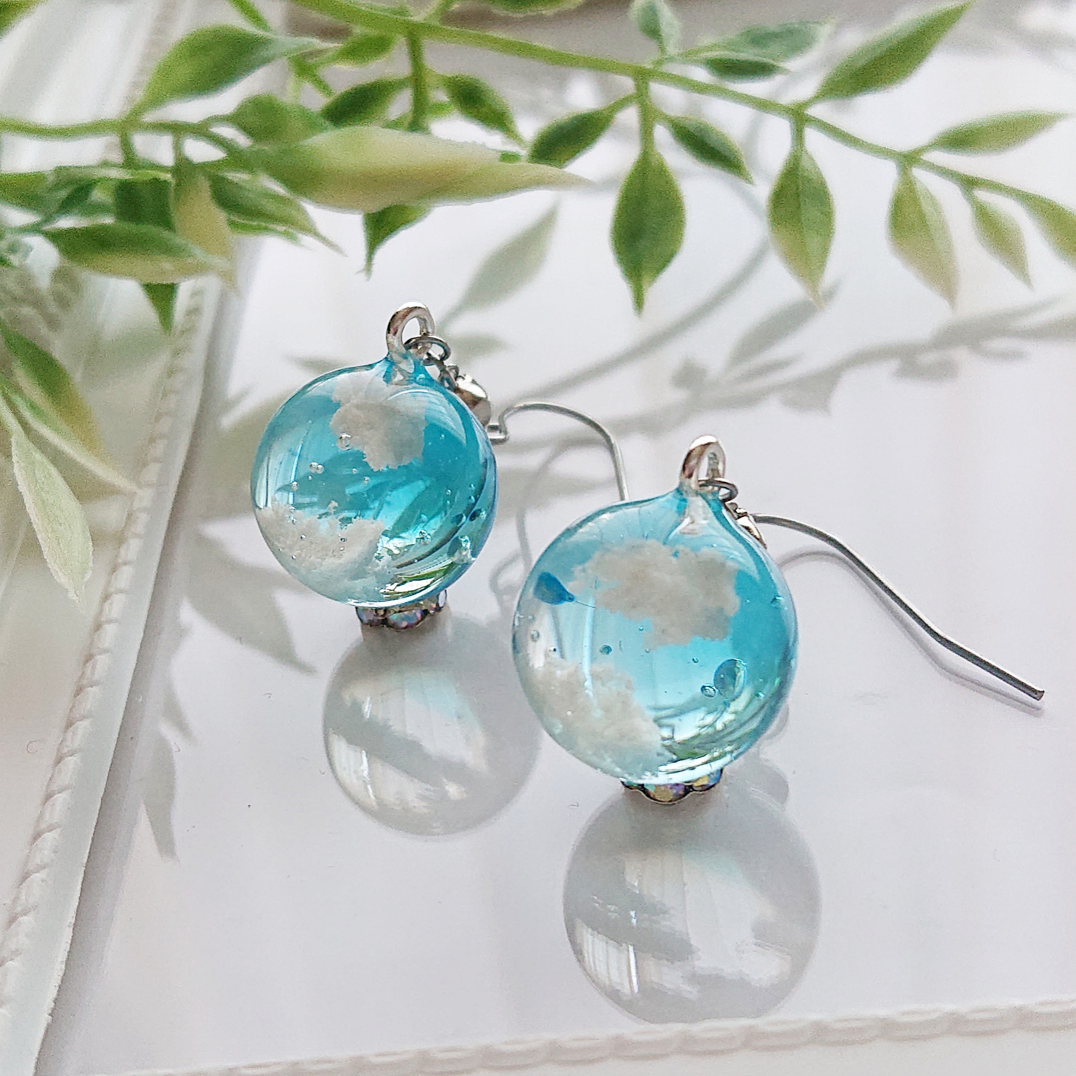 空の玉。*・ <スカイブルー> 球体レジンピアス・イヤリングの画像3