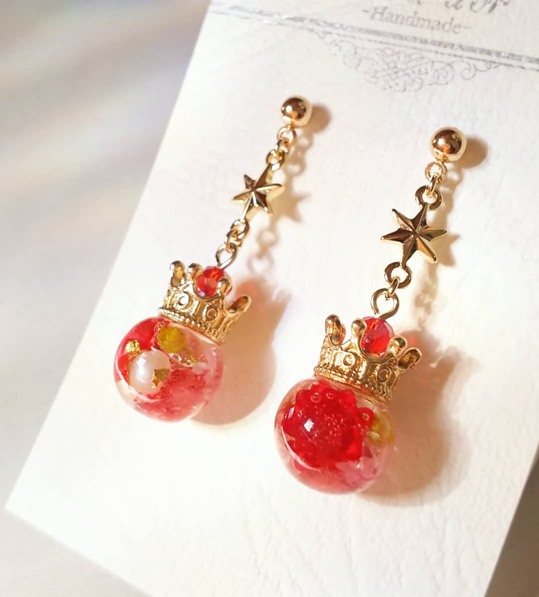 ドライフラワークラウンの小粒耳飾りの画像2