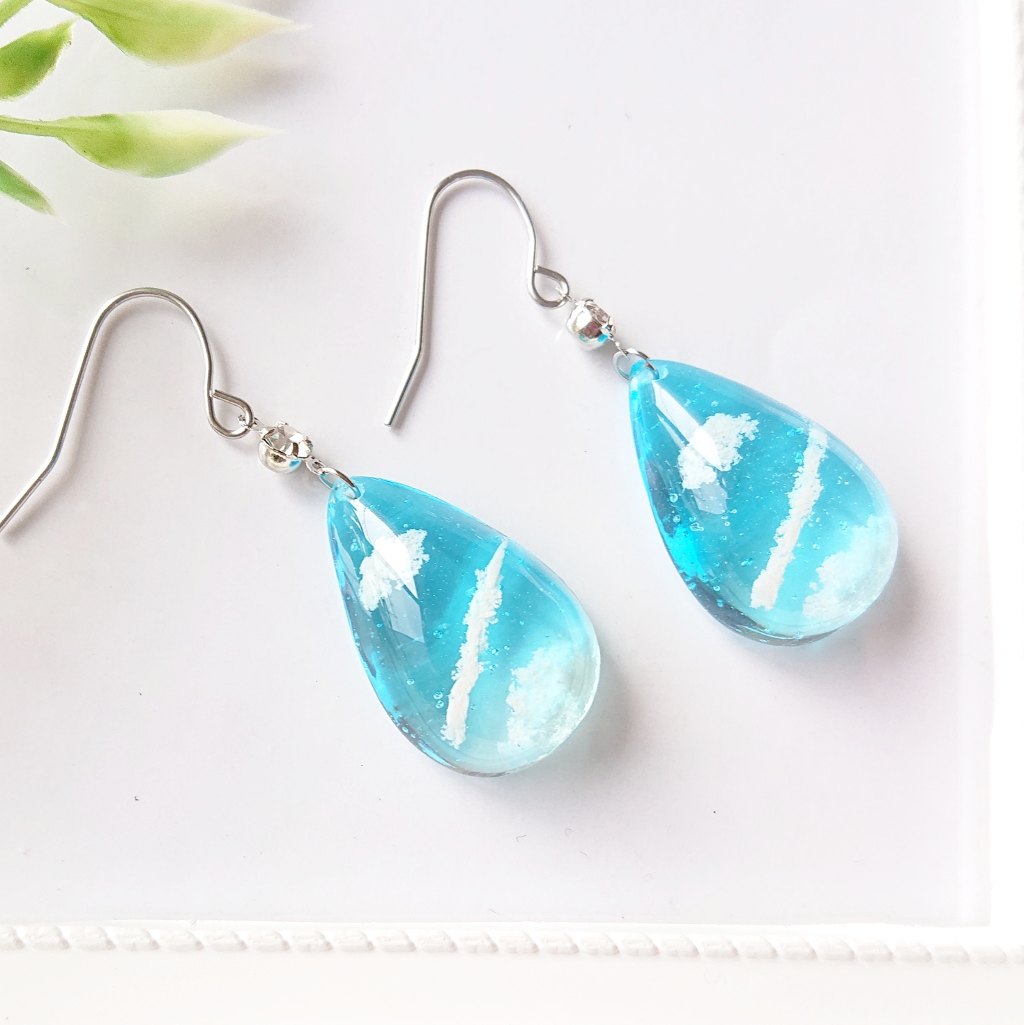 飛行機雲。・゜半雫型レジンピアス・イヤリングの画像2