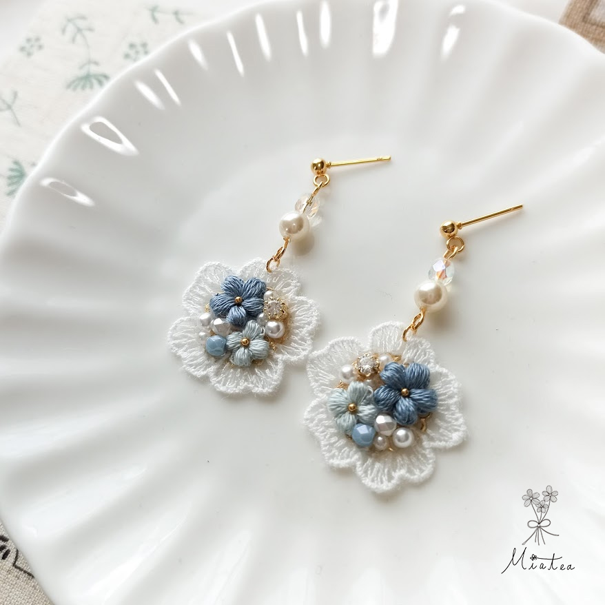 ゆらゆらレースのお花ビジュー「ます花色」＊刺繍糸のお花ピアス／イヤリングの画像2