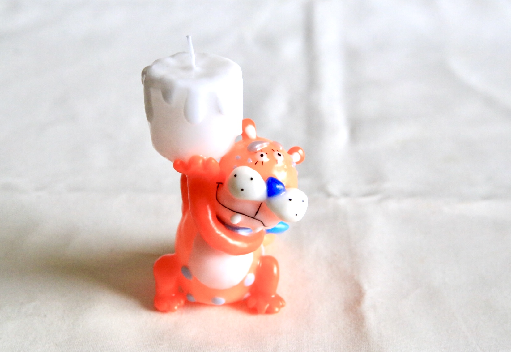 ロウソクを持ったカワウソ の画像2