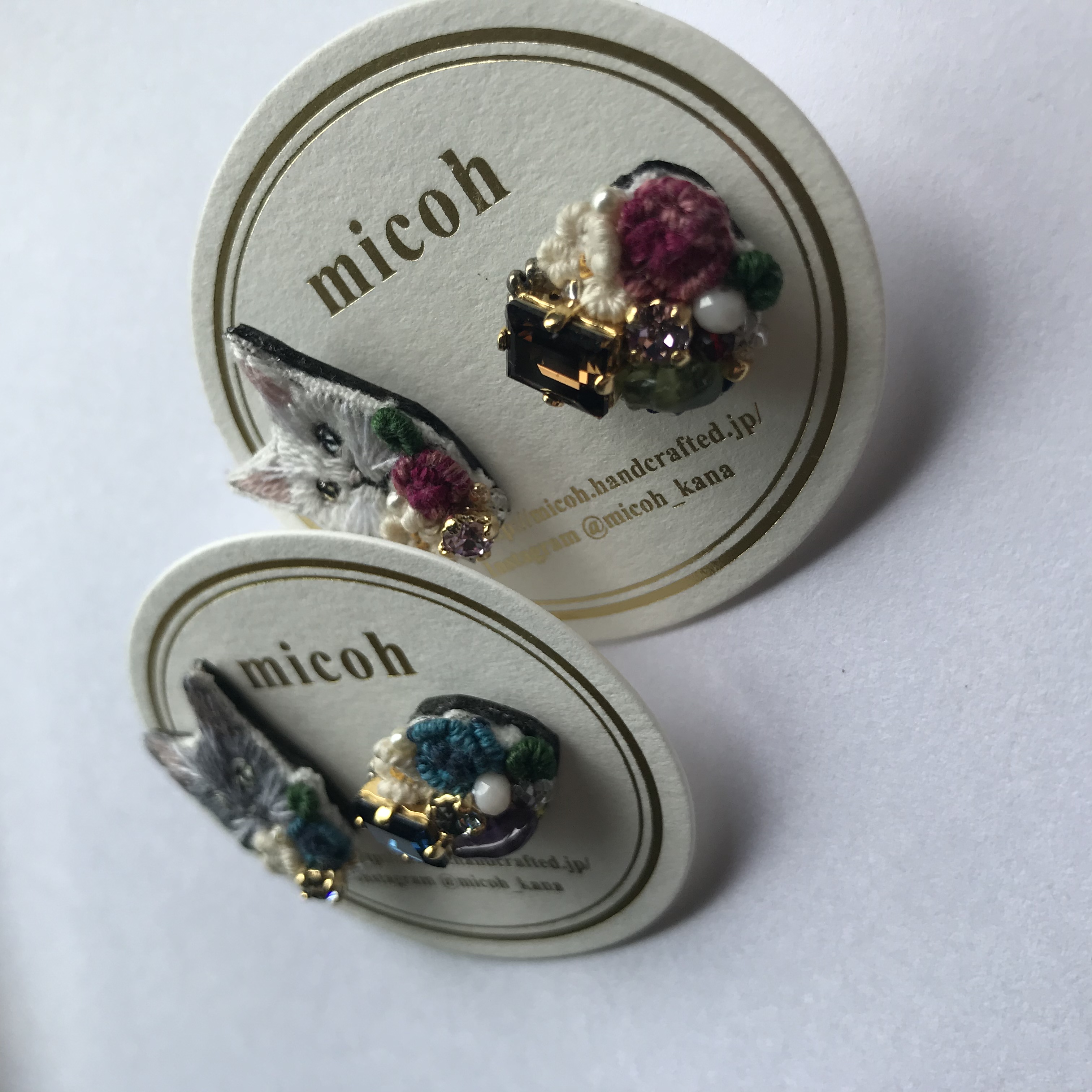 フラワーアレンジメント　キャットピアス(オッドアイ白猫)  の画像2