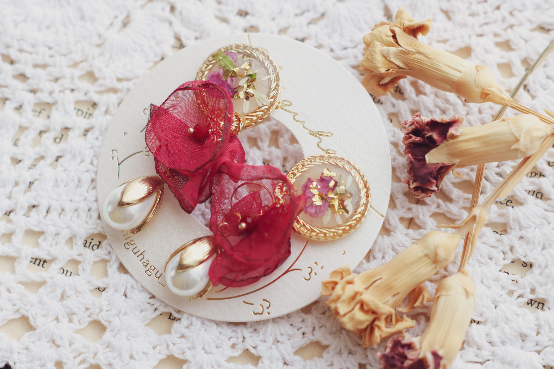 押花とふんわりシフォンイヤリングの画像2