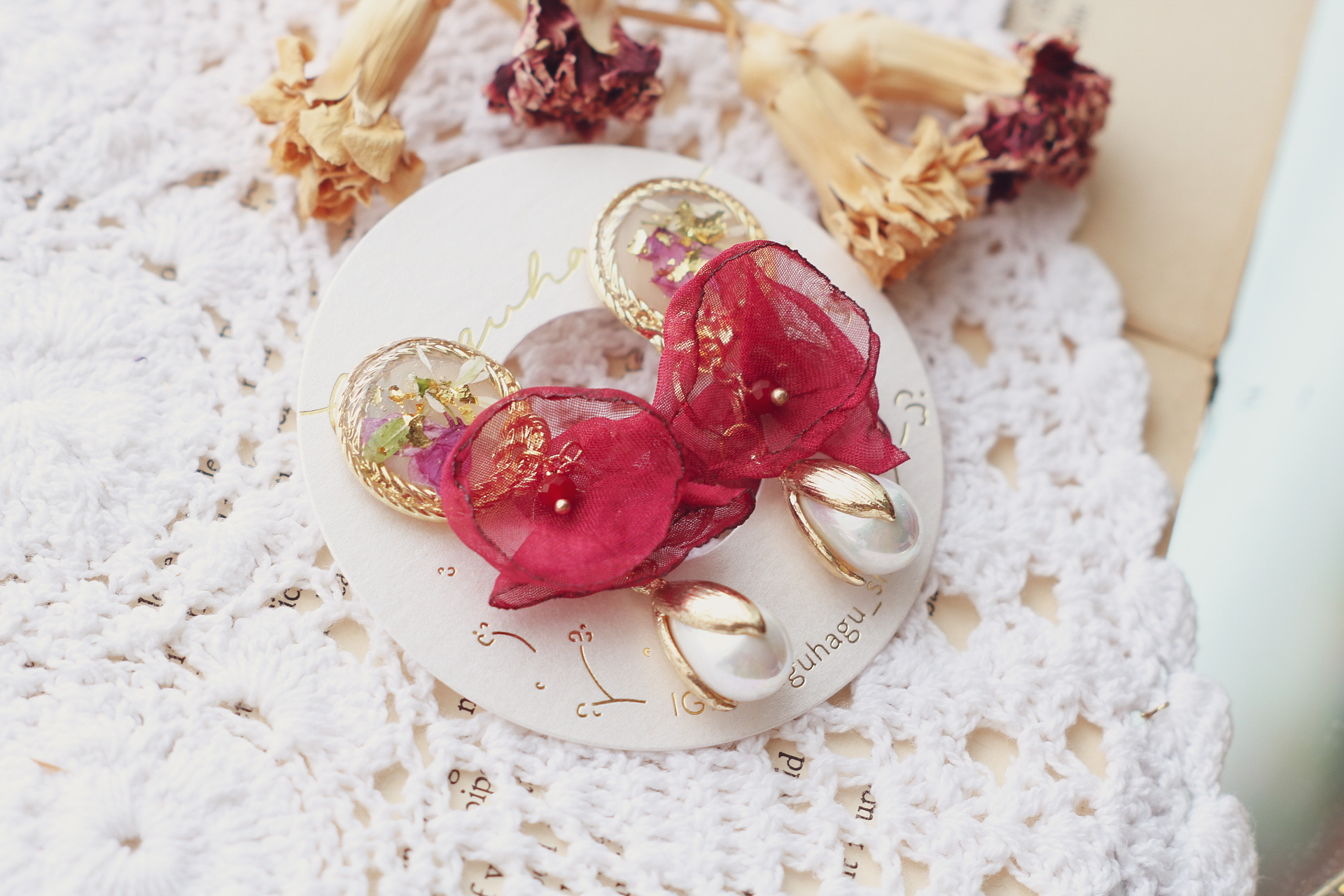 押花とふんわりシフォンイヤリングの画像3