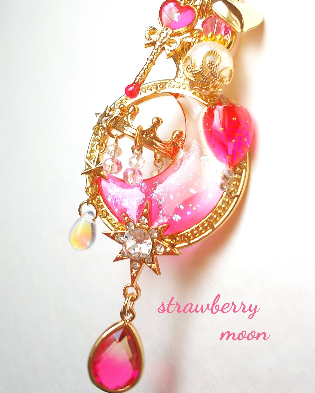 ストロベリームーン立体シャンデリアキーホルダーの画像3