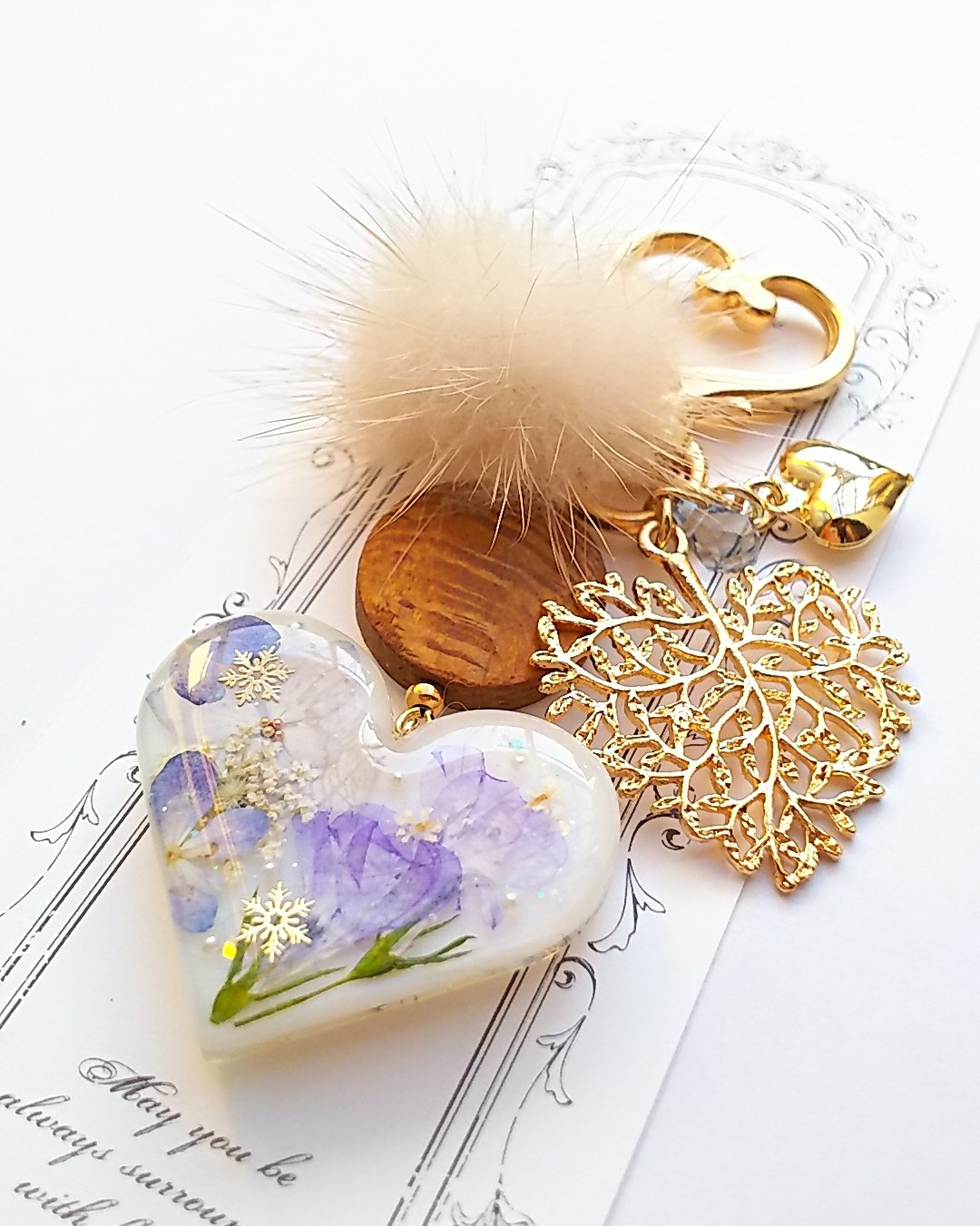 押し花ハートのウッドファーキーホルダーの画像2