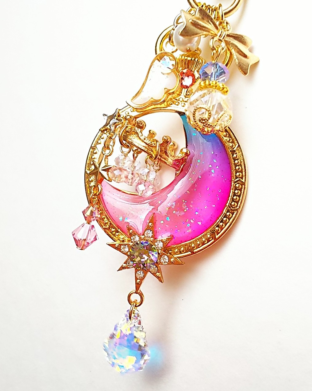 ピンクブルーカラーの三日月立体シャンデリアキーホルダーの画像2