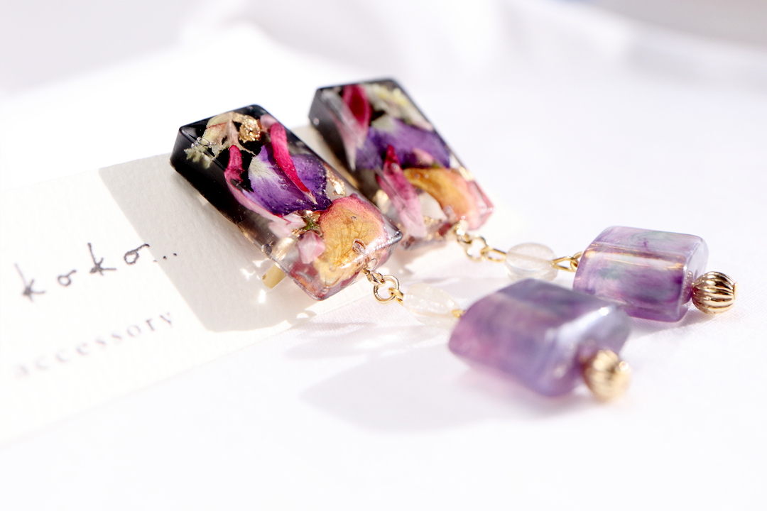 黒とお花 × ヴィンテージビーズ耳飾りの画像4