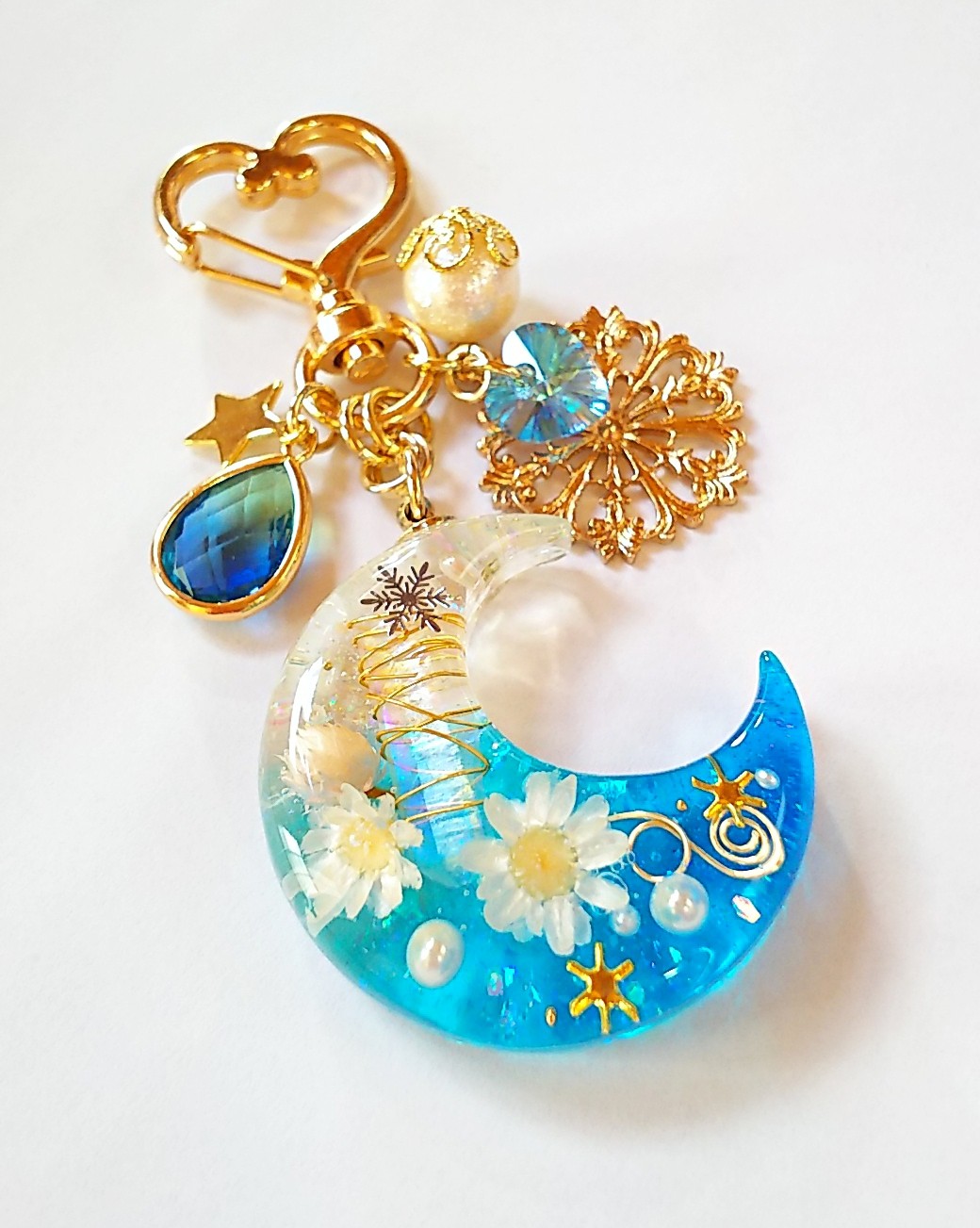 ブルーグラデーションのオルゴナイト三日月キーホルダーの画像2