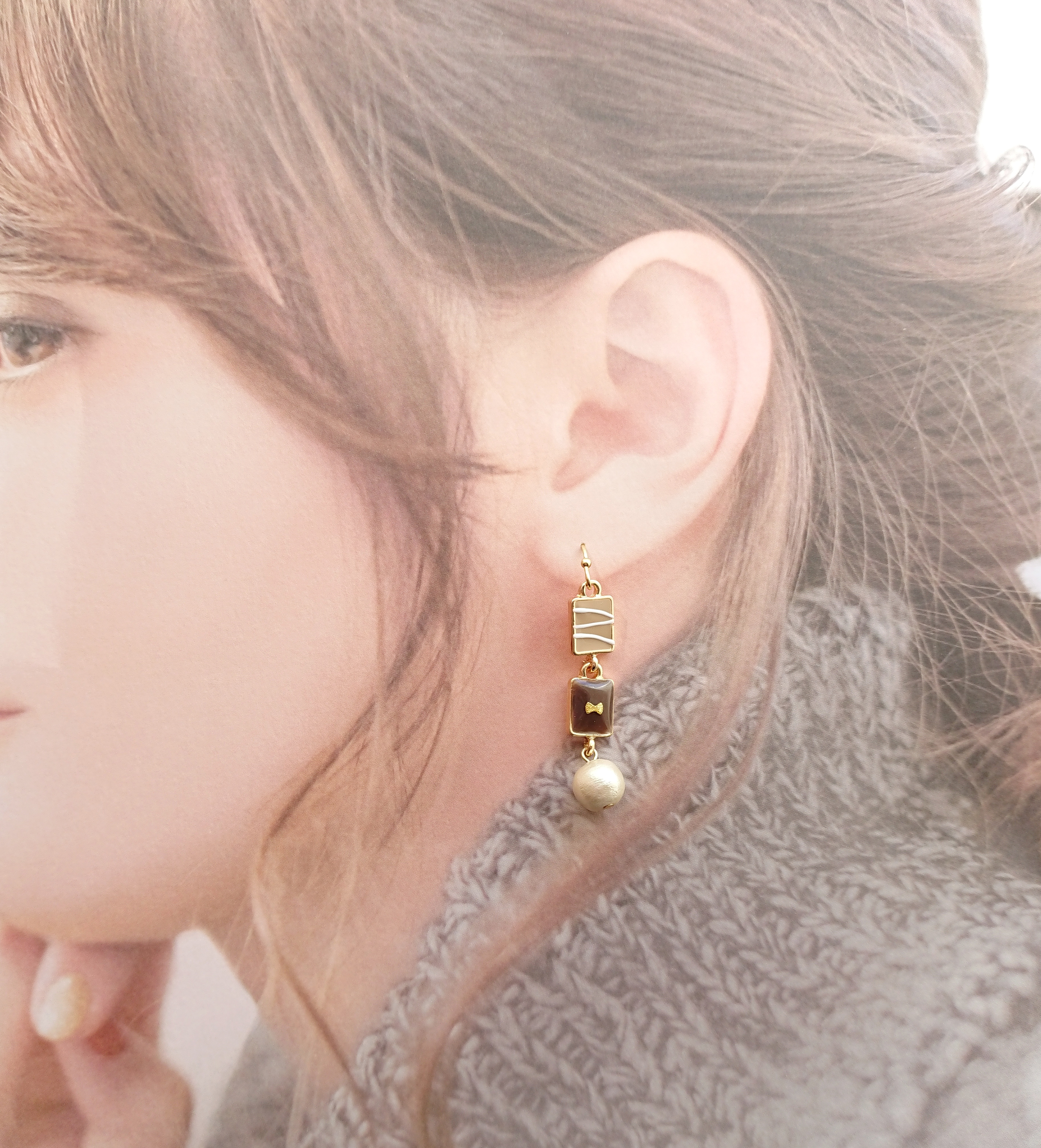 チョコ&コットンパール 耳飾りの画像3