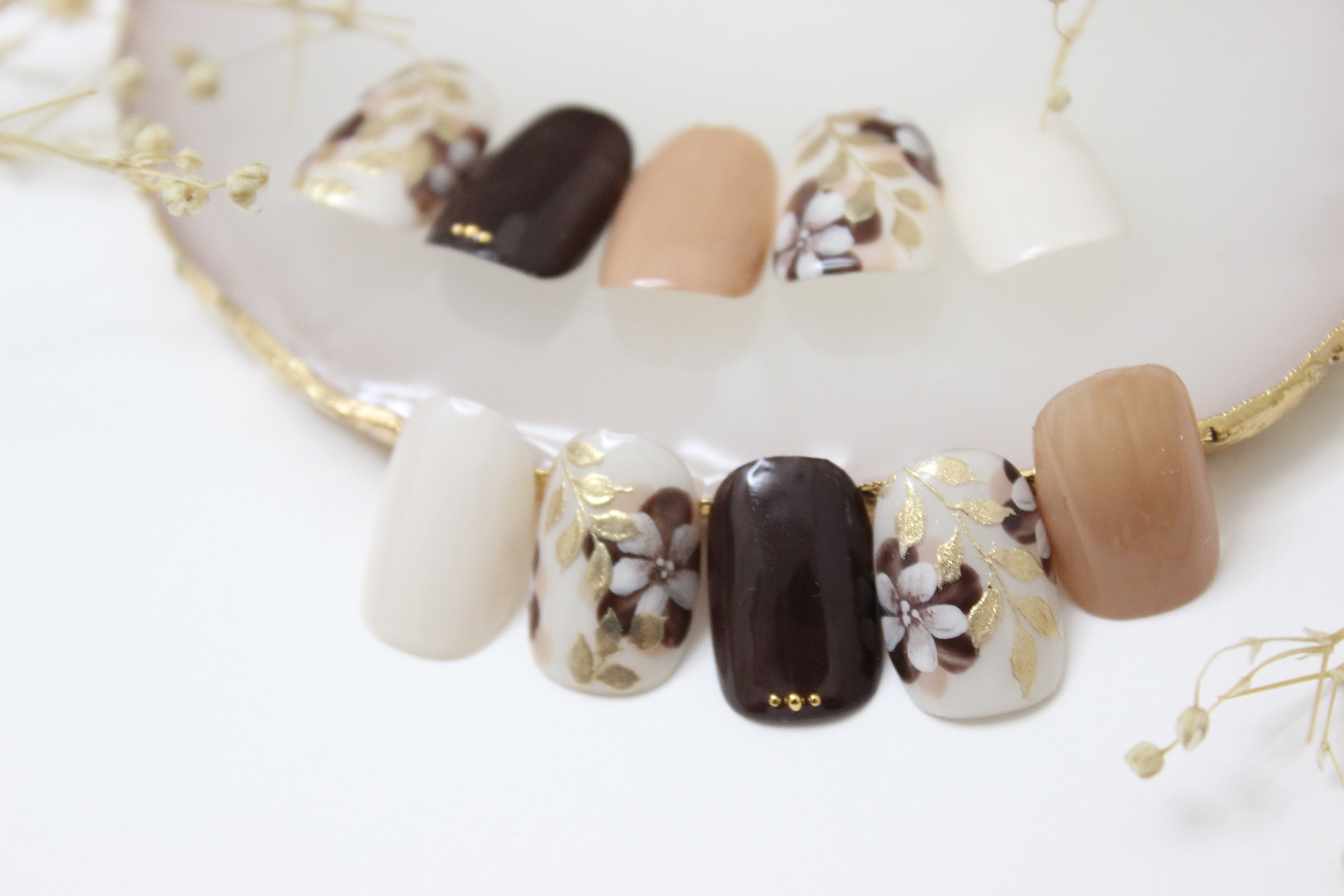 ブラウンシックなボタニカルの画像2