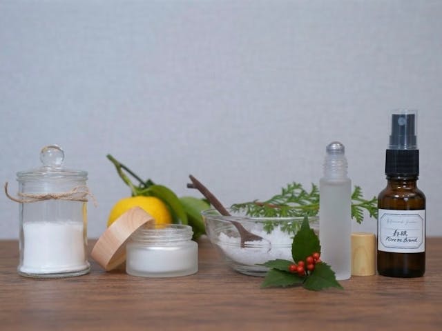 暮らしの中ですぐに活かせる
5種類のアロマクラフト