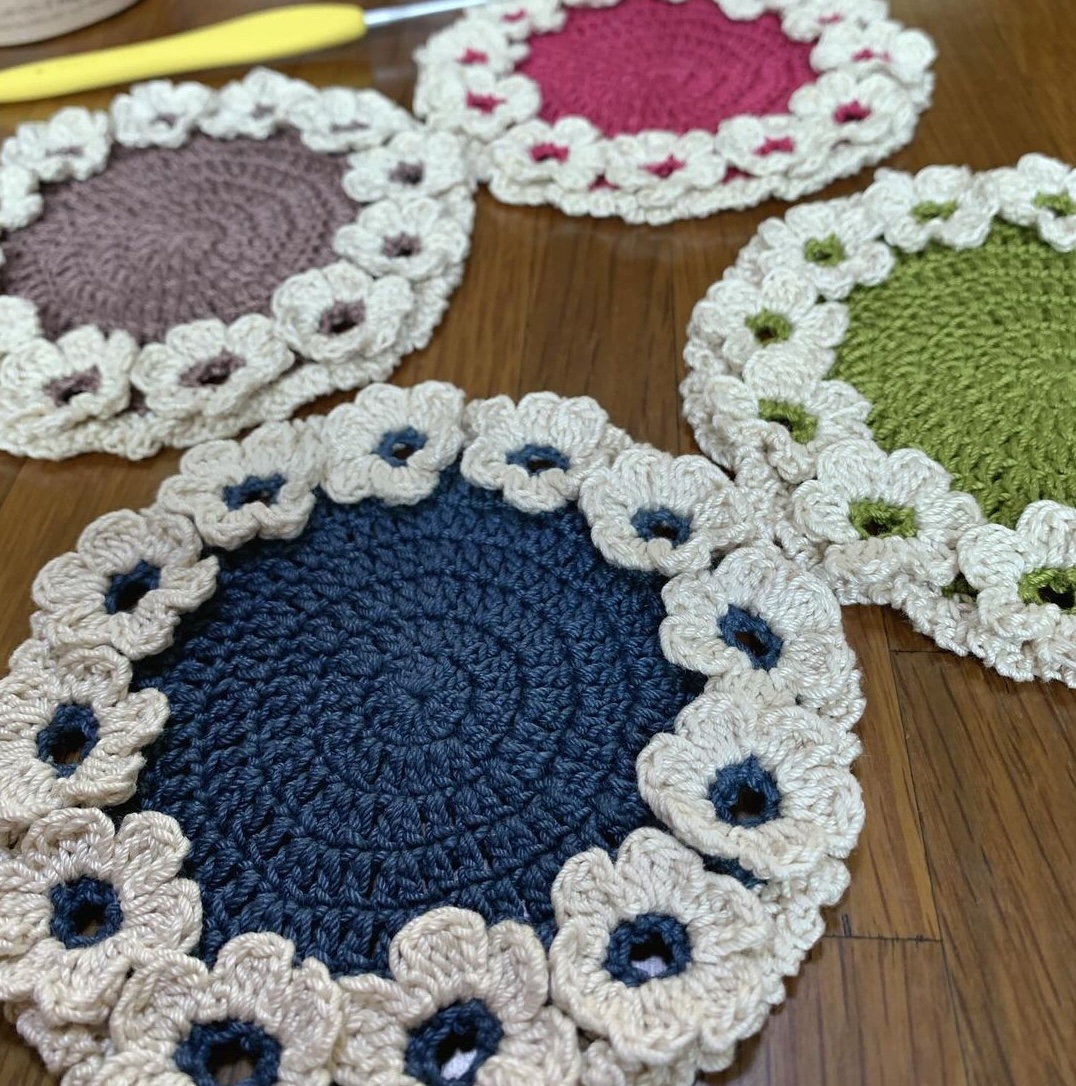 金具の繋げ方も学べる　グルーデコ®︎で作る【オーバル ブレスレット】を受講したふみえさんの作品