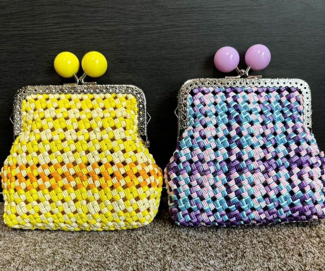 紙バンドでつくる 石畳編みがま口ケースを受講したかおちむ堂さんの作品