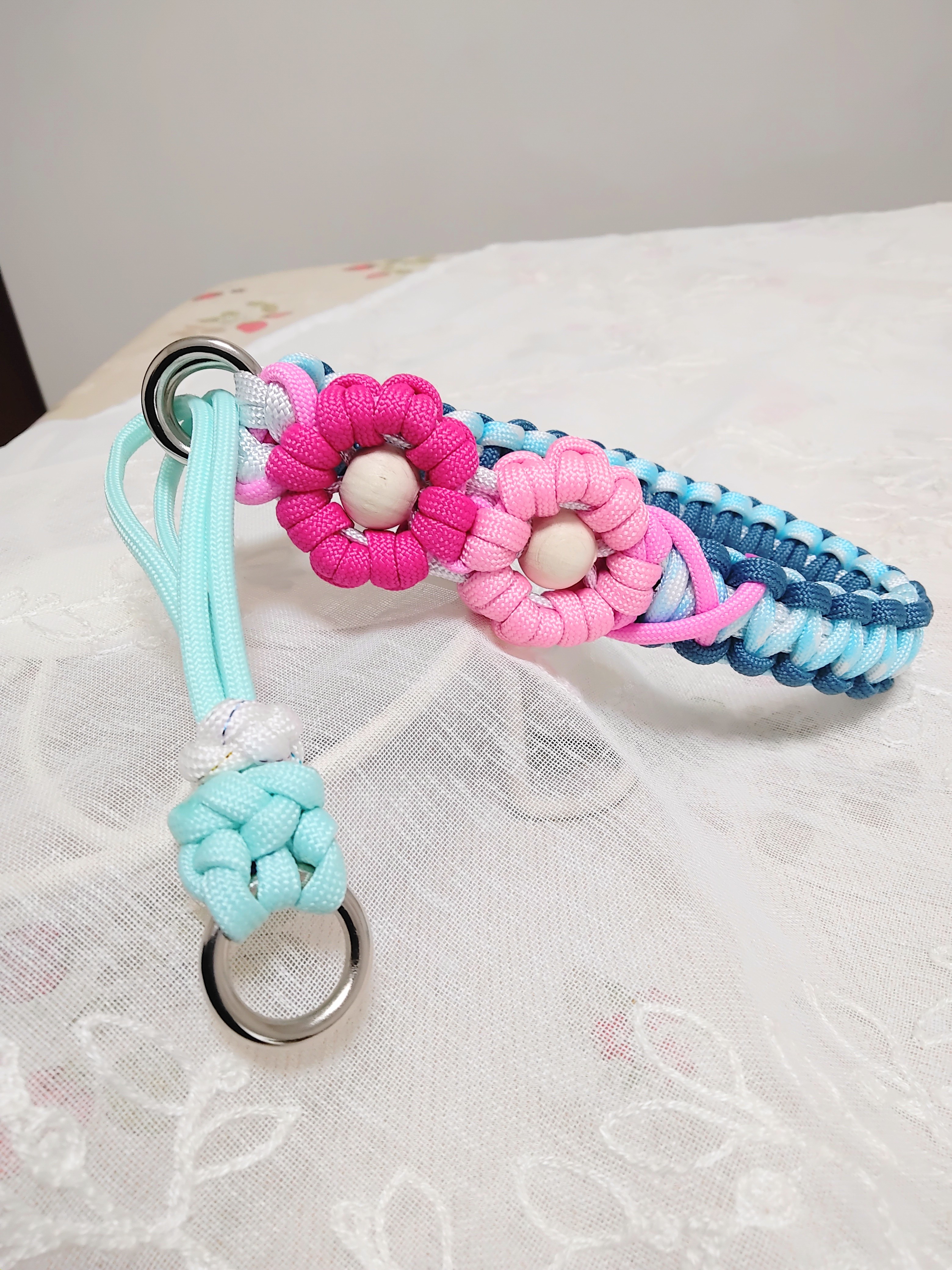 初心者でも簡単！愛犬のためのお花の首輪作り講座を受講したクレアさんの作品