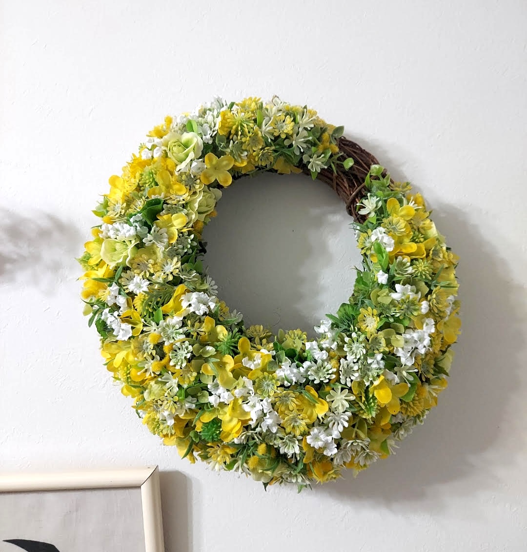 100円ショップの造花で作る三日月リースの作り方を受講しためいさんの作品