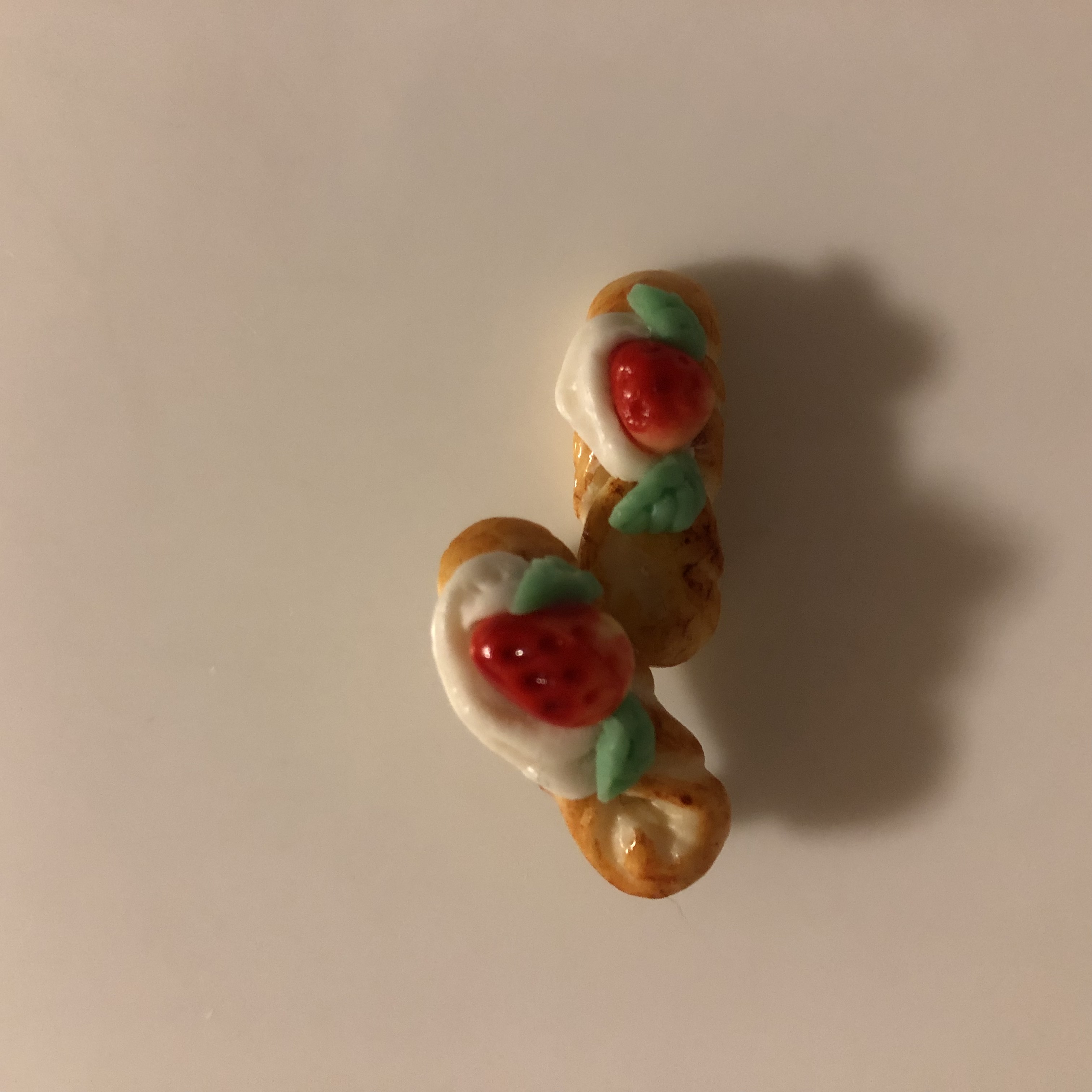 リアルで可愛い！気分を上げる目玉焼きとパンのミニチュアブローチレッスンを受講したkaoさんの作品