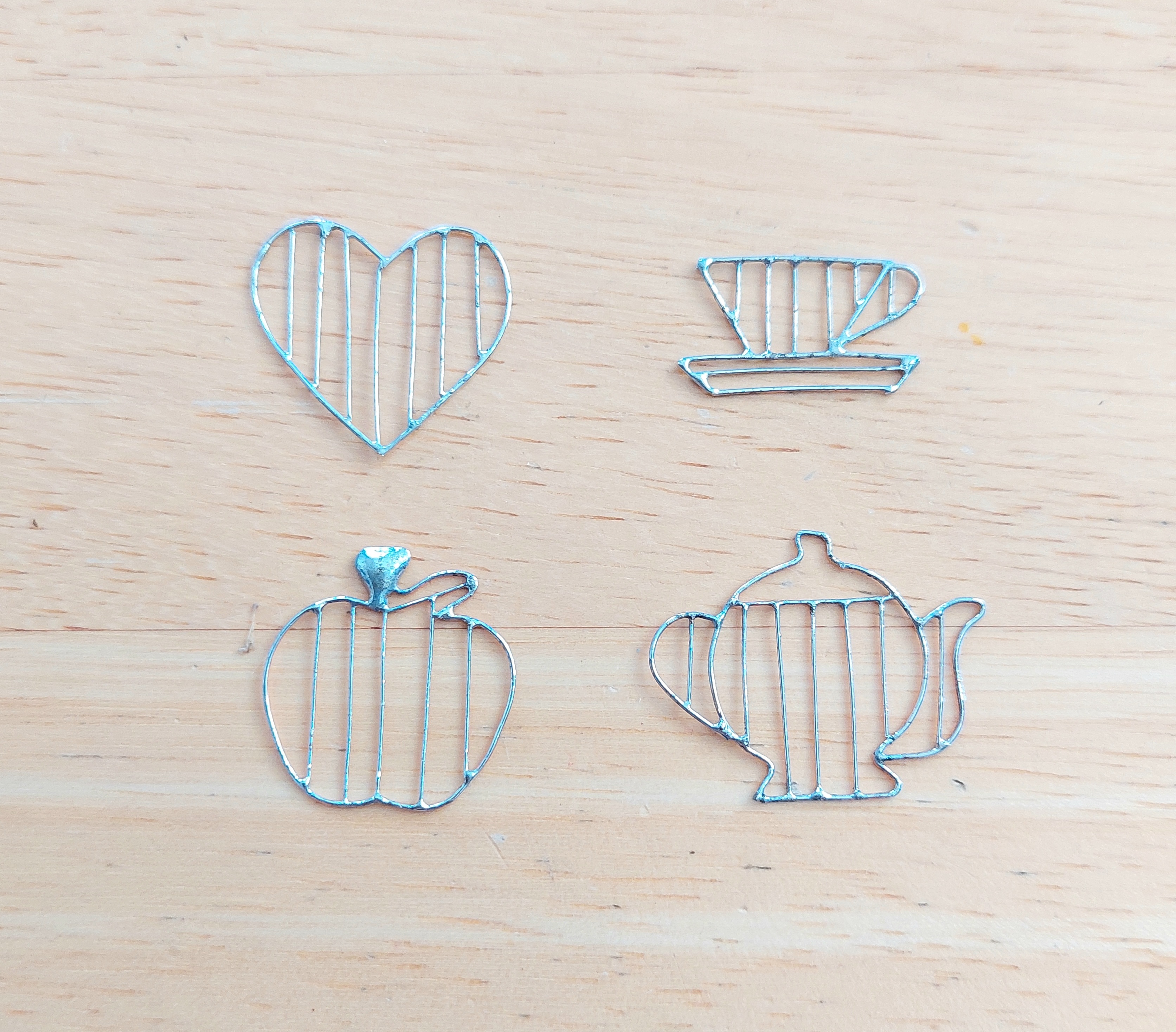 本物の金属で作る！はじめてのミニチュア講座～金属のミニチュアアイテムを作ろう～を受講しためゆきちさんの作品