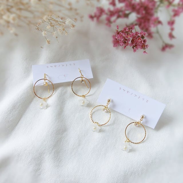 白色アサガオのループ耳飾りの作り方