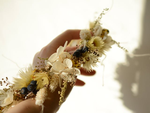 こどもの花かんむり -ナチュラルでかわいい花冠の作り方-