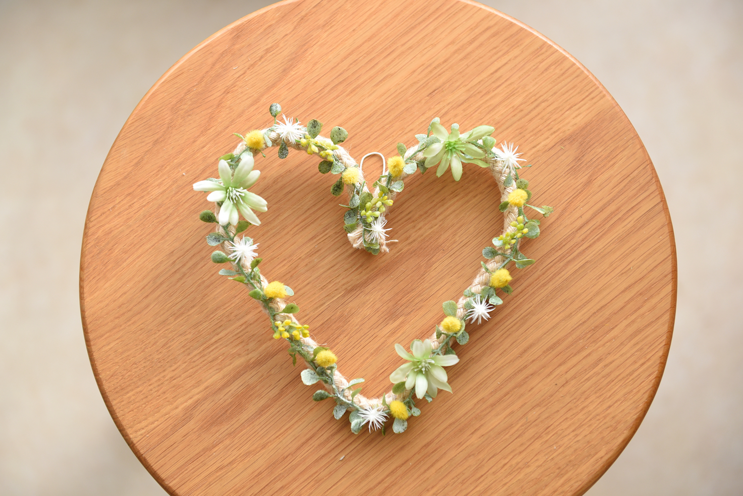 ジュートコードを使って作る♡ハートのリース・ミモザ