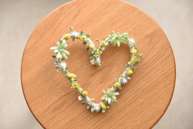 ジュートコードを使って作る♡ハートのリース・ミモザ