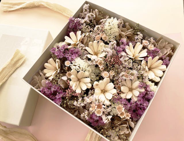 ギフトにもおすすめ！ドライフラワーボックスのつくりかた