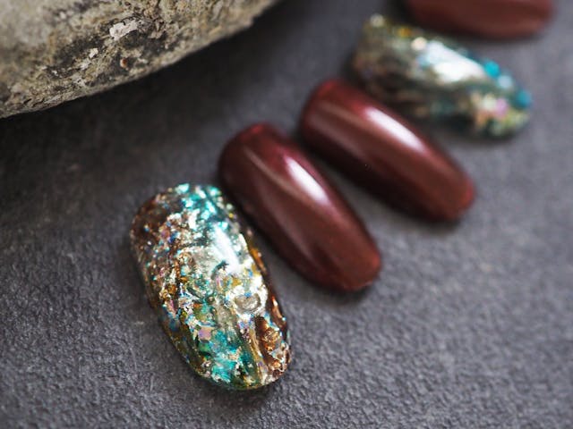 -Oilのやり方-個性的なデザインでみんなと差をつけよう！超簡単なのに高見せできるクロムネイルアート