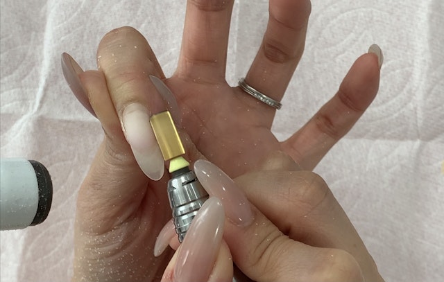 浮かないネイルの為のプレパレーションのやり方の紹介画像1