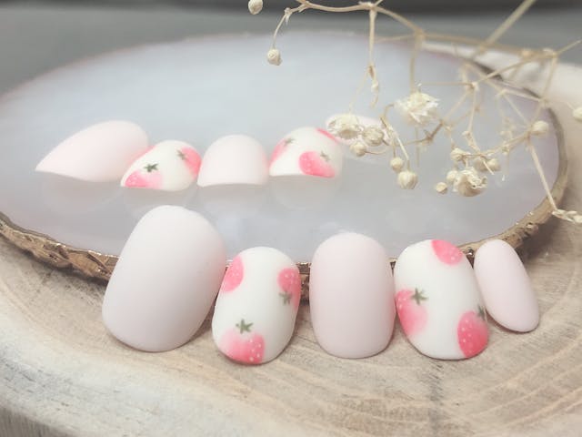 じんわりシロップ質感★イチゴのネイルのやり方