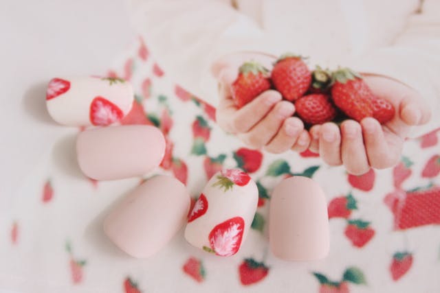 リアルないちごの描き方♪スパスパいちごネイルの作り方