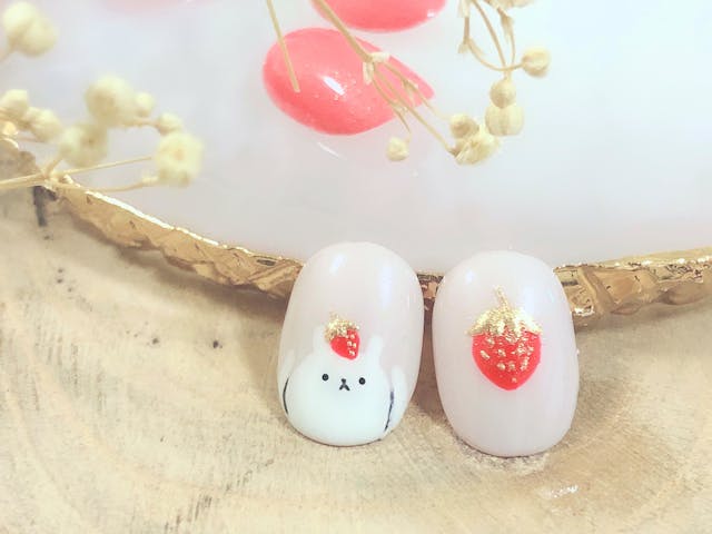 きらりメタリックで豪華に★苺とうさぎのネイルのやり方