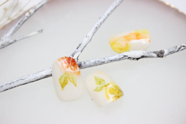 コツを押さえて描くのみ！レモンとオレンジネイルの作り方