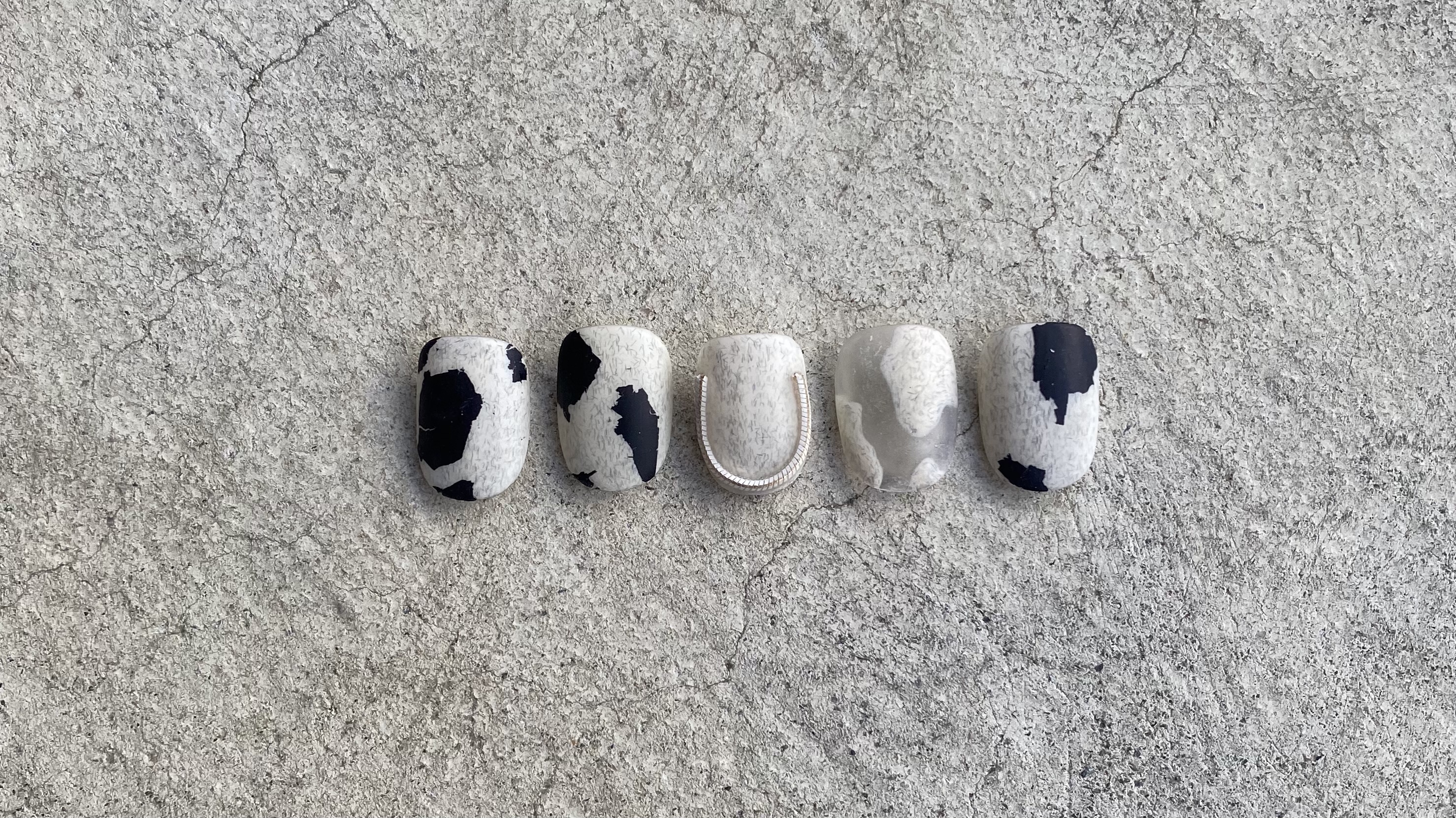 Stylish cowネイルのやり方