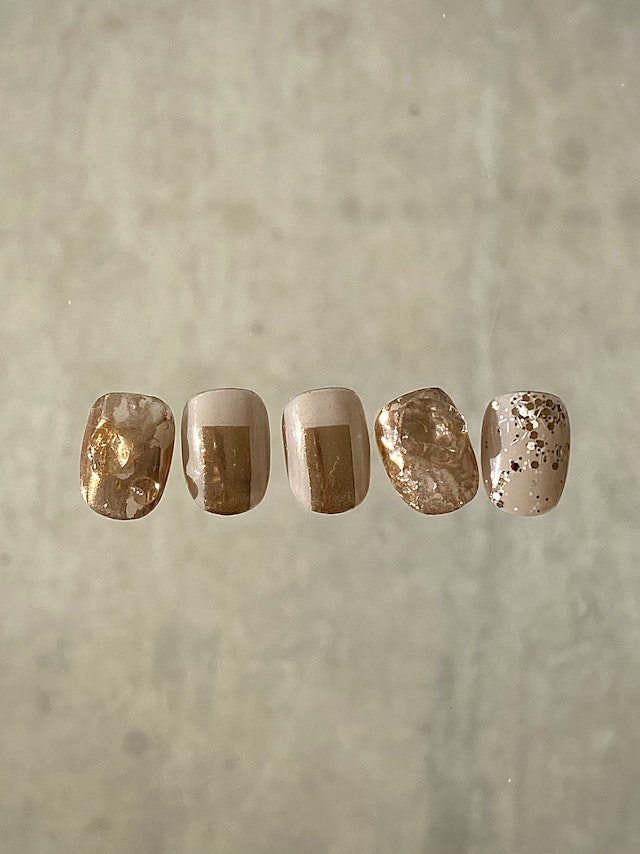 Gold nuance artネイルのやり方の紹介画像1