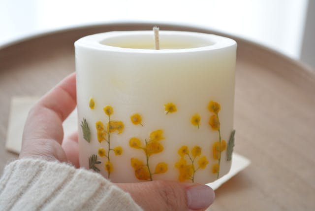 文字入れも学べる 押し花アロマキャンドルの作り方