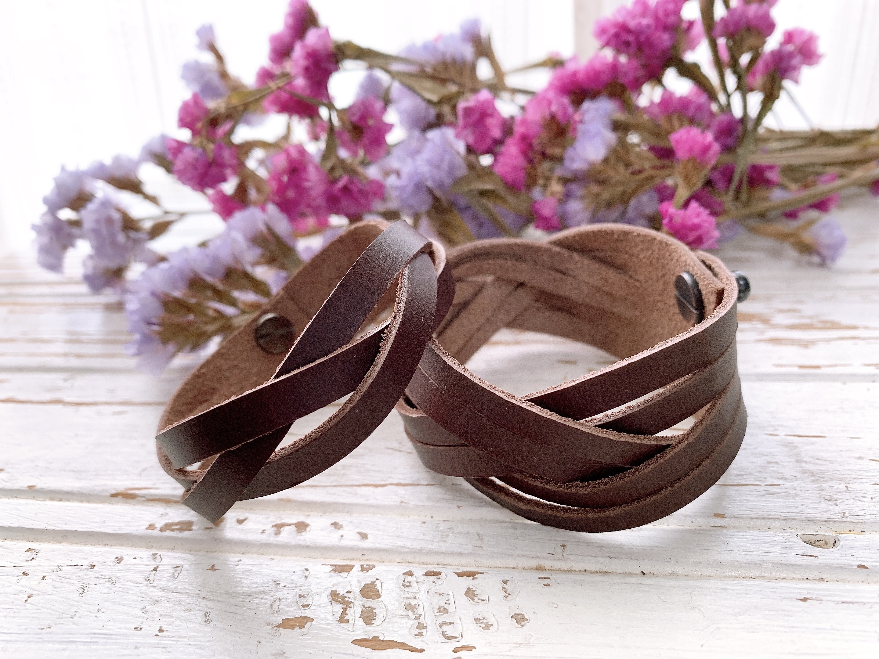 身近な道具で作る本格革ブレスレットの紹介画像1