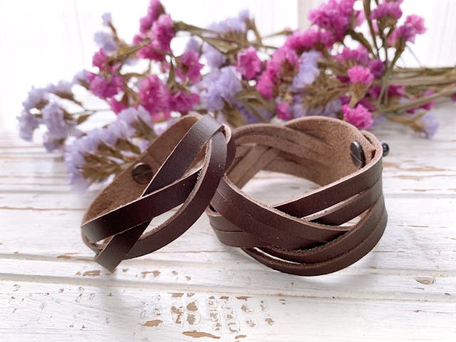 身近な道具で作る本格革ブレスレット