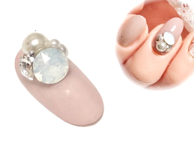 ビジューネイルの作り方（取れにくいコツも）