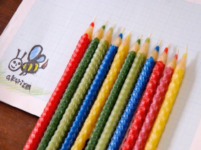 色えんぴつキャンドルの作り方【工作感覚でできる！ミツロウシートのくるくるキャンドルづくり】