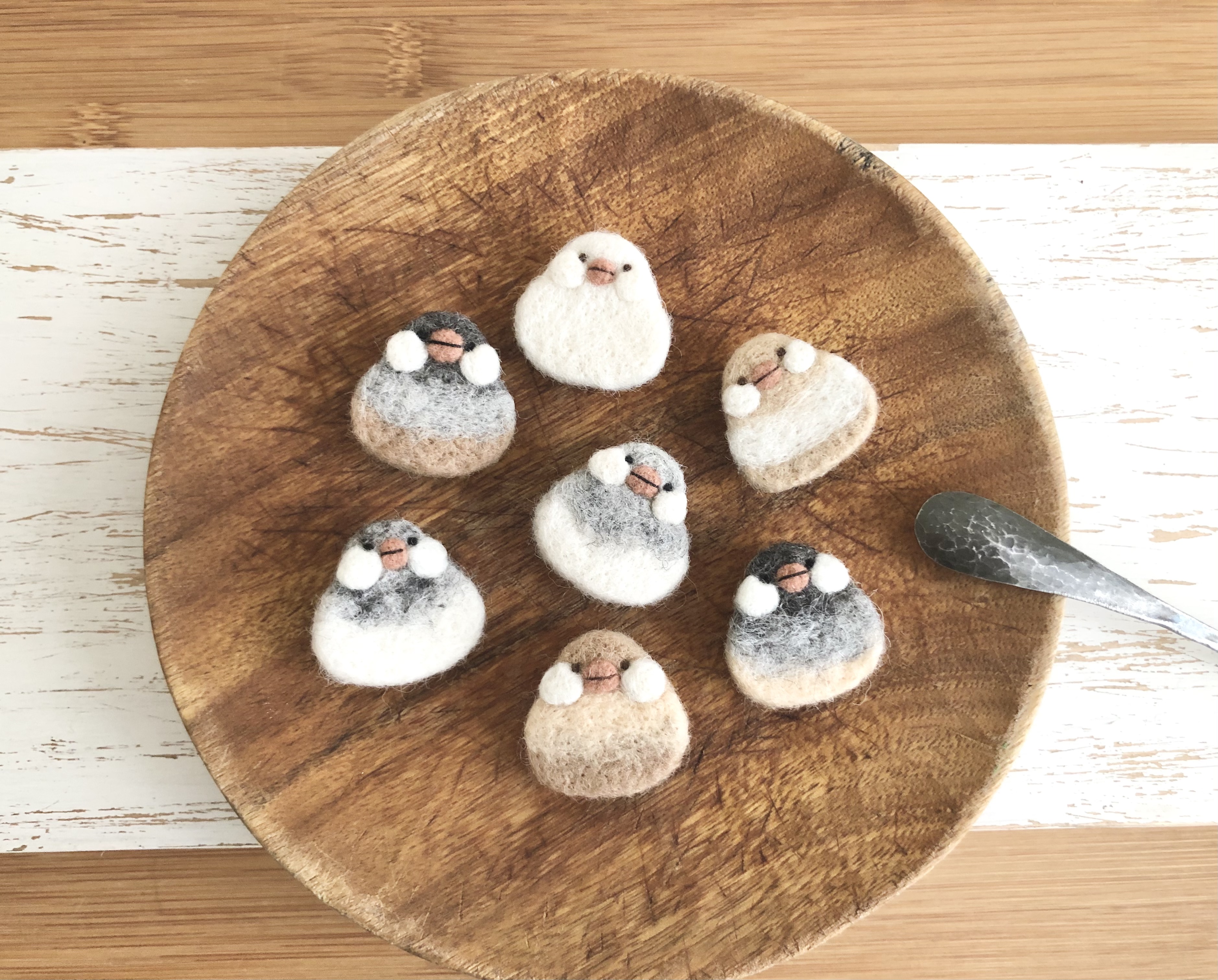 ぷっくりほっぺのシルバー文鳥ブローチの作り方