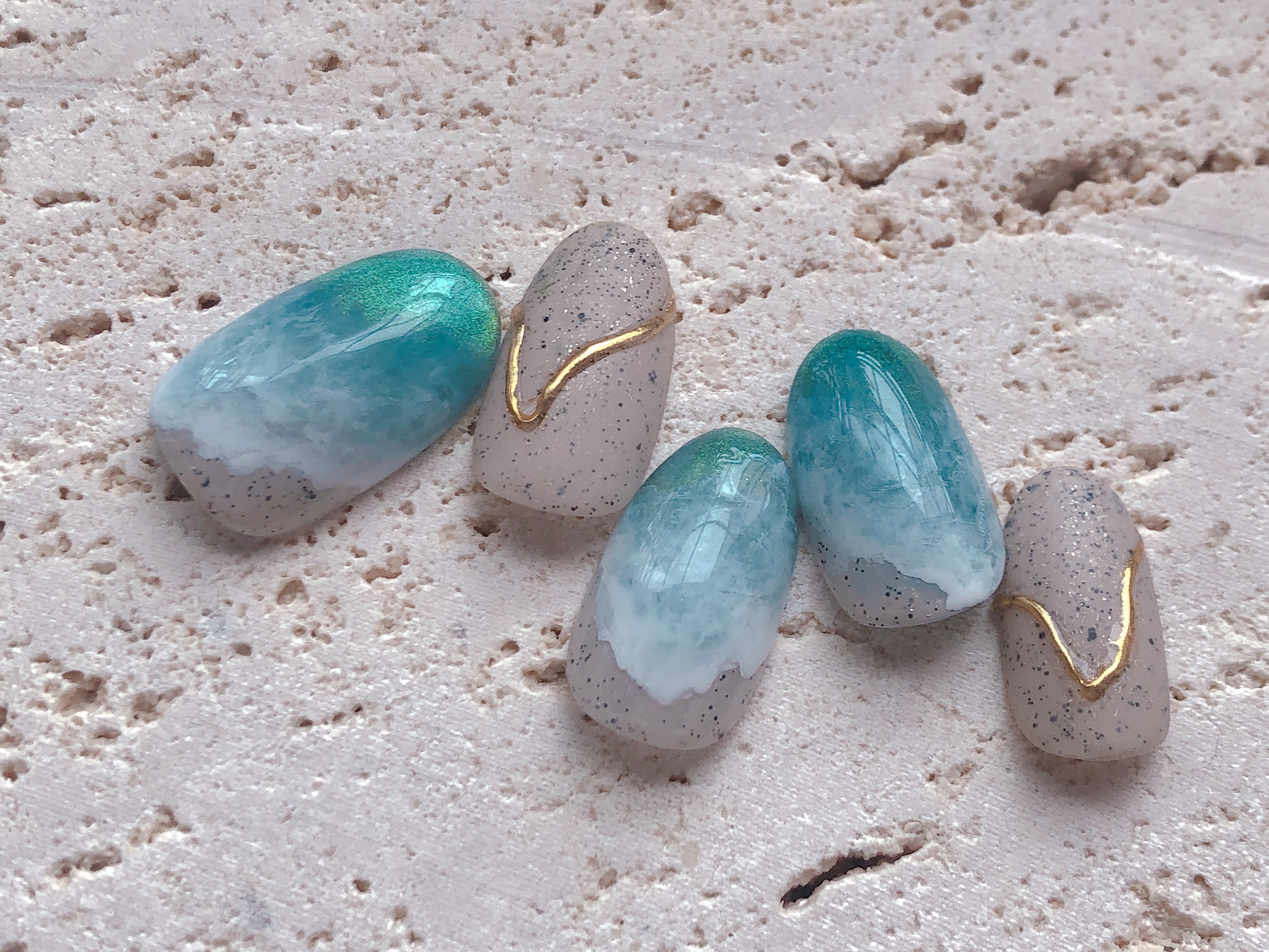 キラキラ × リゾートアートネイルのやり方