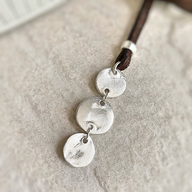 シンプルプレートのシルバーアクセサリーの作り方