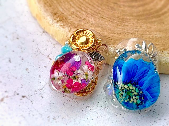 『お花の石』水晶にお花が閉じ込められた様なオリジナルパーツ作り♪