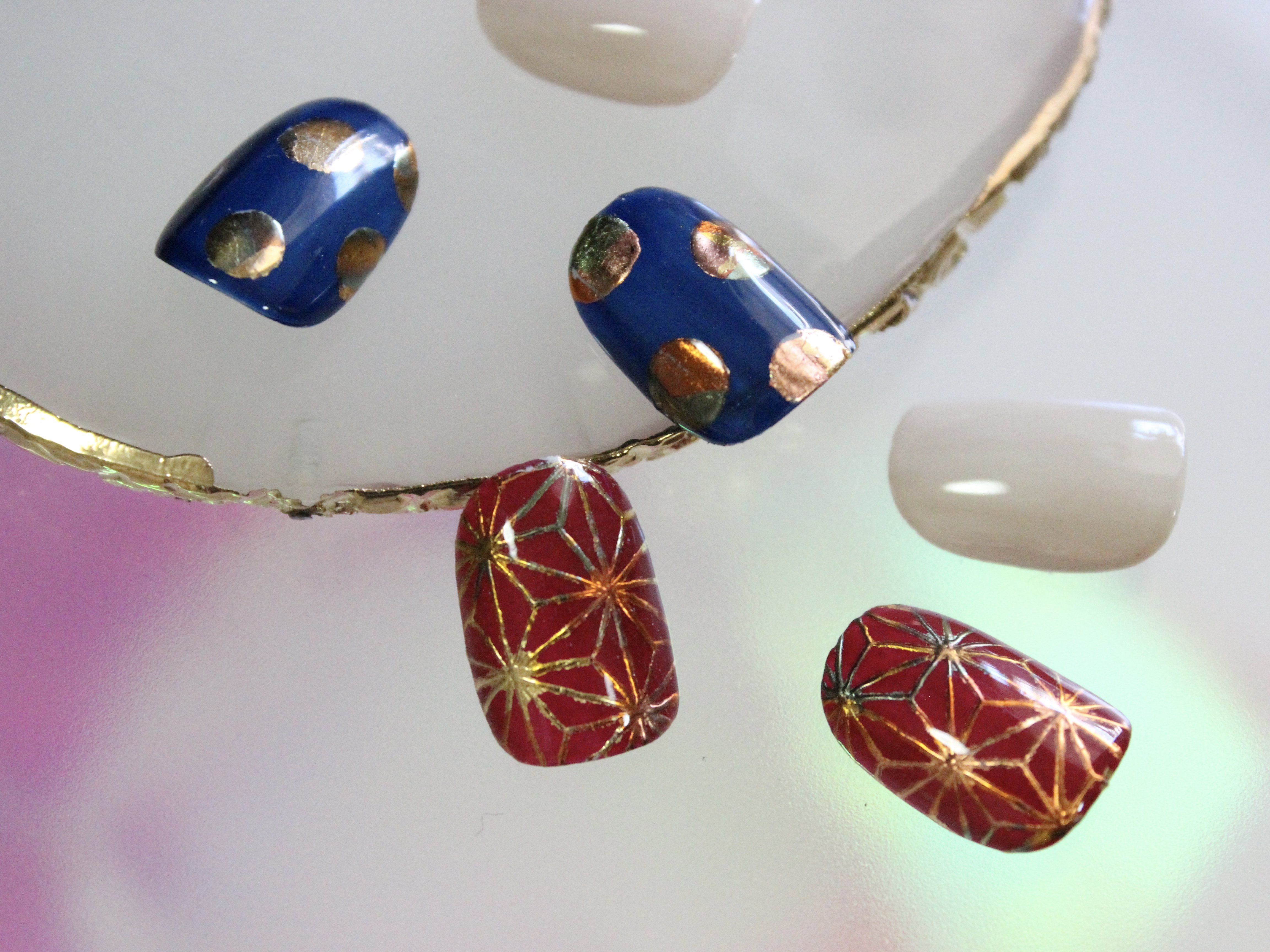 画材を使用した【箔押しネイル】の作り方