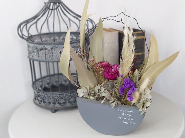 ドライフラワーのブリキバスケットアレンジ