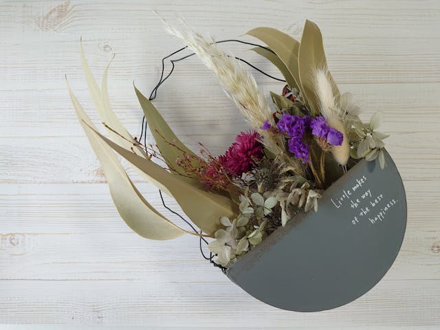 ドライフラワーのブリキバスケットアレンジの作り方