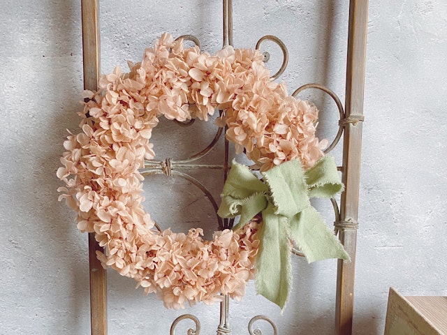 動画 プリザーブドフラワーアジサイのリースの作り方 Fantist 動画 プリザーブドフラワーアジサイのリースの作り方 Fantist